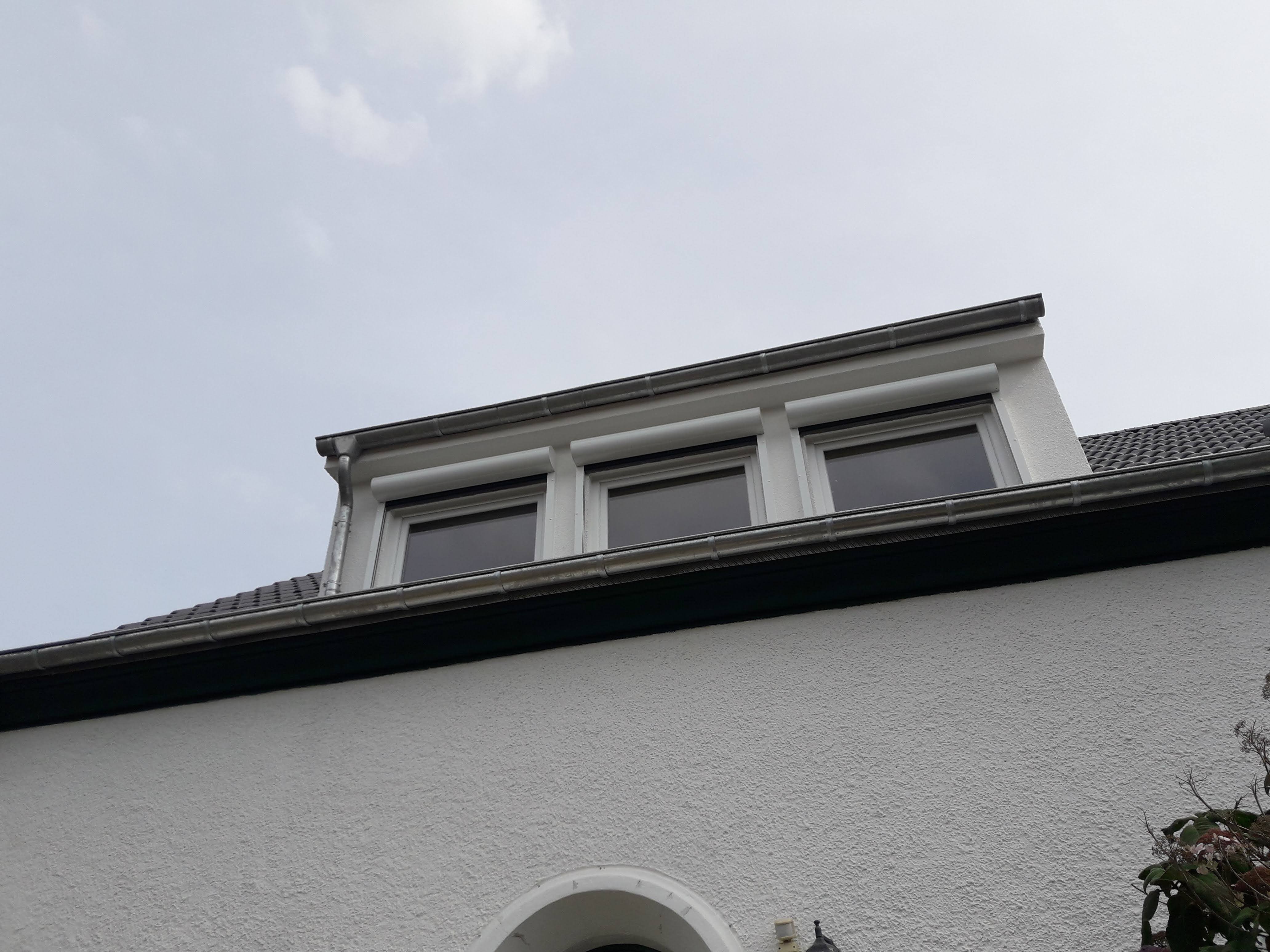 Gaubenfenster mit Rollläden